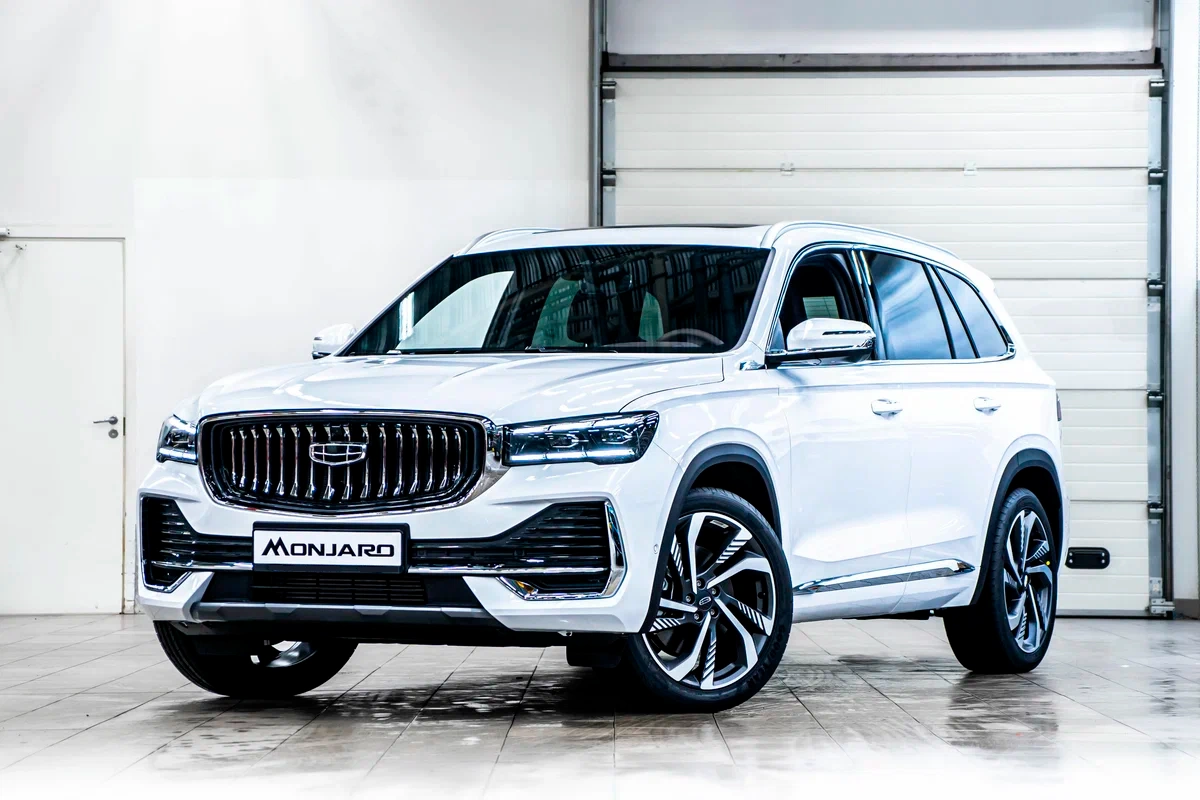Geely Monjaro с салона по цене от 2 641 000 рублей